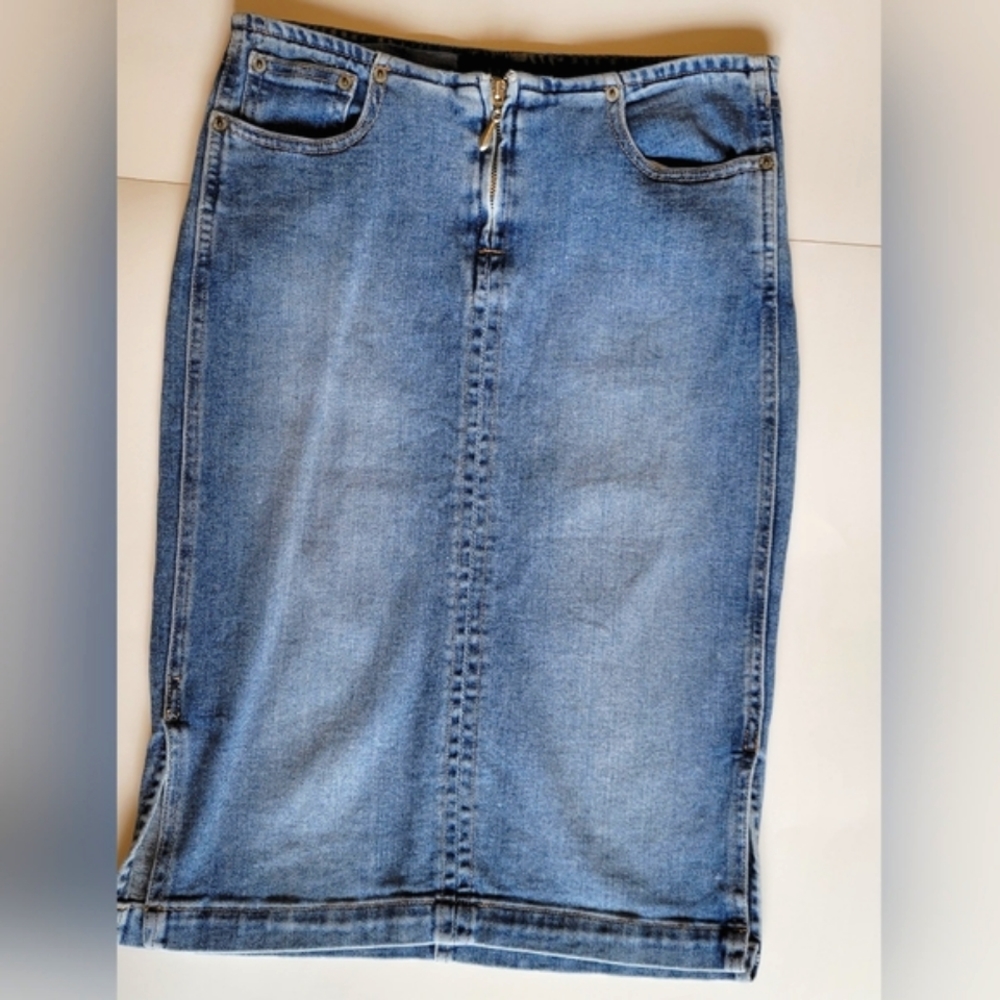BILLY BLUES Dinem Pencil Skirt - Picture 3 of 10